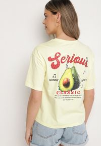 Born2be - Żółty T-shirt z Bawełną i Motywem Awokado Addixa. Okazja: na co dzień. Kolor: żółty. Materiał: bawełna. Styl: klasyczny, casual #6