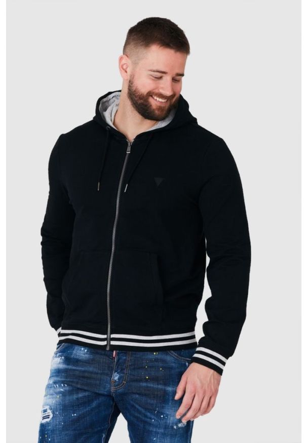 Guess - GUESS Czarna bluza męska z kapturem na zamek, Rozmiar S. Typ kołnierza: kaptur. Kolor: czarny. Wzór: aplikacja