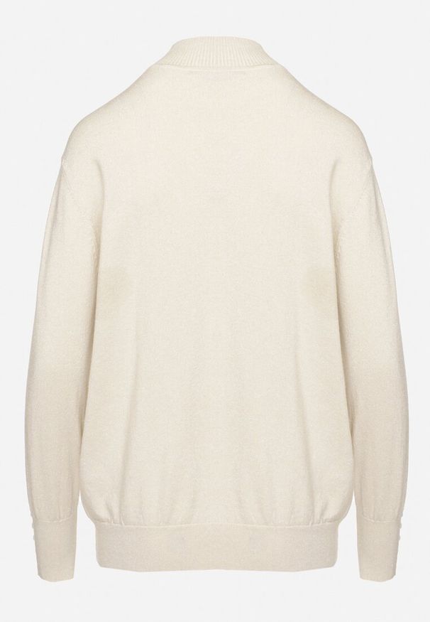 Born2be - Jasnobeżowy Sweter Półgolf z Wiskozą Ozdobiony Guzikami na Rękawach i Brokatem Tertina. Kolor: beżowy. Materiał: wiskoza. Wzór: aplikacja. Sezon: zima