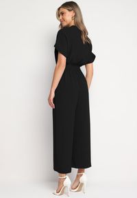 Born2be - Czarny Wiskozowy Kombinezon o Taliowanym Kroju z Szerokimi Nogawkami Delsea. Okazja: do pracy. Kolor: czarny. Materiał: wiskoza. Długość rękawa: krótki rękaw. Długość: krótkie. Styl: elegancki #3