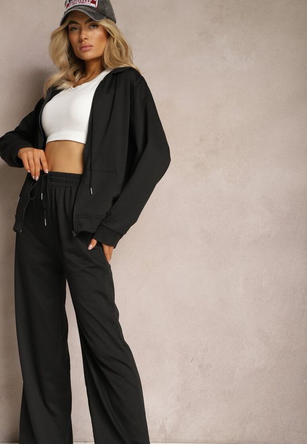 Renee - Czarny Luźny Komplet Dresowy Szerokie Spodnie i Bluza z Kapturem Gossame. Kolor: czarny. Materiał: dresówka