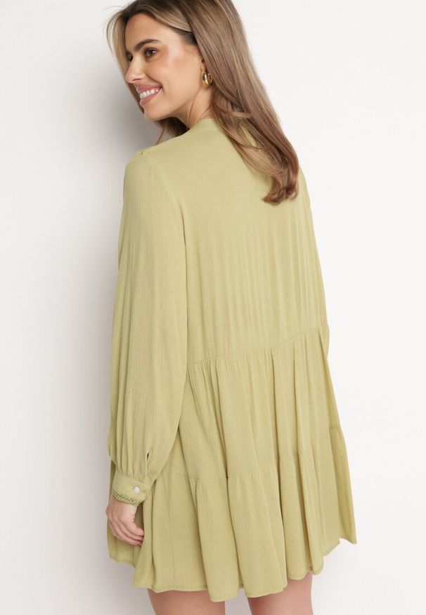 Born2be - Zielona Koszulowa Sukienka w Stylu Boho z Rozkloszowanym Dołem Liorda. Kolor: zielony. Sezon: wiosna, lato. Typ sukienki: koszulowe. Styl: boho. Długość: mini