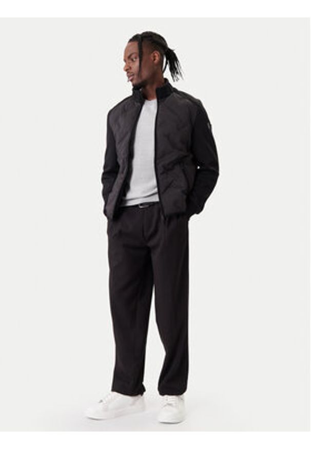 Guess Kurtka przejściowa M6RL10 WJ232 Czarny Regular Fit. Kolor: czarny. Materiał: syntetyk