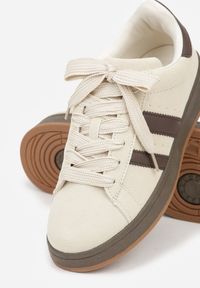 Renee - Beżowo-Brązowe Sneakersy Ozdobione Paskami Dolirenna. Okazja: na co dzień. Zapięcie: pasek. Kolor: beżowy. Materiał: jeans. Wzór: aplikacja #2