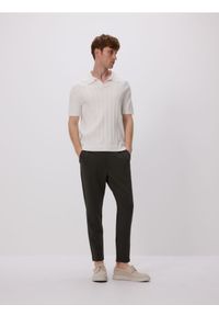 Reserved - Spodnie chino slim fit - brązowy. Kolor: brązowy. Materiał: tkanina, bawełna