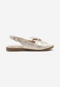 Renee - Jasnobeżowe Sandały Slingback ze Skórzaną Wkładką i Cyrkoniową Aplikacją z Motylem Idirane. Okazja: na co dzień, na imprezę. Zapięcie: sprzączka. Kolor: beżowy. Materiał: skóra. Wzór: aplikacja. Sezon: lato. Styl: elegancki, casual