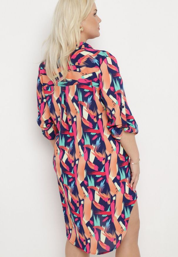 Born2be - Granatowa Koszula o Dłuższym Kroju z Długim Rękawem Akirala. Okazja: na co dzień, na spotkanie biznesowe. Kolor: niebieski. Materiał: jeans. Długość rękawa: długi rękaw. Długość: długie. Styl: klasyczny, casual, biznesowy