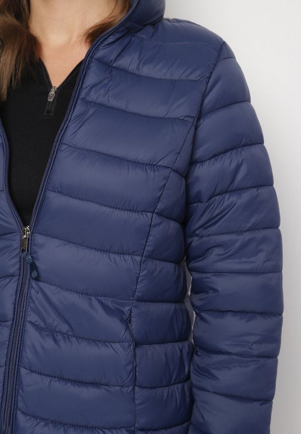 Born2be - Granatowa Pikowana Kurtka w Klasycznym Stylu Nelaniel. Okazja: na co dzień. Kolor: niebieski. Materiał: jeans. Styl: klasyczny