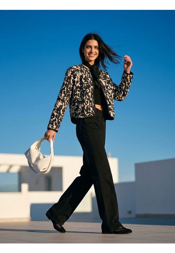 Sinsay - Jeansy wide leg z wysokim stanem - czarny. Stan: podwyższony. Kolor: czarny