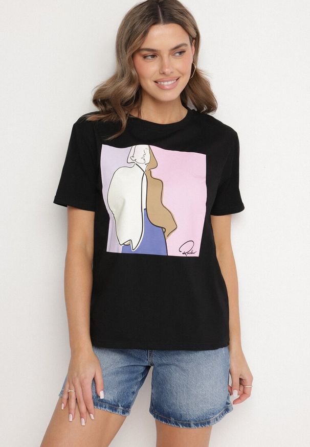 Born2be - Czarny T-shirt z Bawełny Zdobiony Geometrycznym Nadrukiem Meppora. Okazja: na co dzień. Kolor: czarny. Materiał: bawełna. Długość rękawa: krótki rękaw. Długość: krótkie. Wzór: aplikacja, geometria, nadruk. Styl: klasyczny, casual