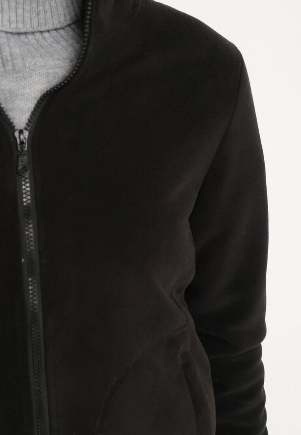 Born2be - Czarna Welurowa Bluza na Suwak Asiyana. Okazja: na co dzień. Kolor: czarny. Materiał: welur. Długość rękawa: długi rękaw. Długość: długie. Wzór: aplikacja. Styl: casual