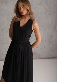 Renee - Czarna Rozkloszowana Sukienka z Bawełną i Wiskozą Ozdobiona Paskiem Amalis. Kolor: czarny. Materiał: wiskoza, bawełna. Wzór: aplikacja. Typ sukienki: rozkloszowane. Styl: elegancki #7