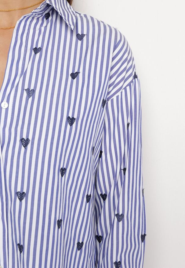 Born2be - Granatowa Bawełniana Koszula w Paski z Haftowanymi Sercami Larnieka. Kolor: niebieski. Materiał: bawełna. Wzór: paski, haft