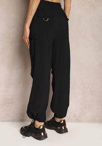 Renee - Czarne Szerokie Spodnie High Waist w Stylu Bojówek Wykończone Gumką w Talii Ellcara. Okazja: na co dzień. Stan: podwyższony. Kolor: czarny. Materiał: satyna. Wzór: moro. Styl: elegancki, sportowy, militarny, wizytowy, casual #5