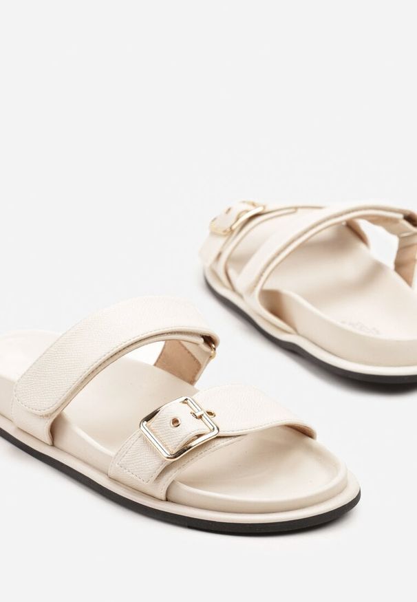 Renee - Beżowe Klapki Ozdobione Dwoma Paskami Navinma. Okazja: na co dzień, na plażę. Kolor: beżowy. Wzór: aplikacja. Sezon: lato. Styl: casual, elegancki