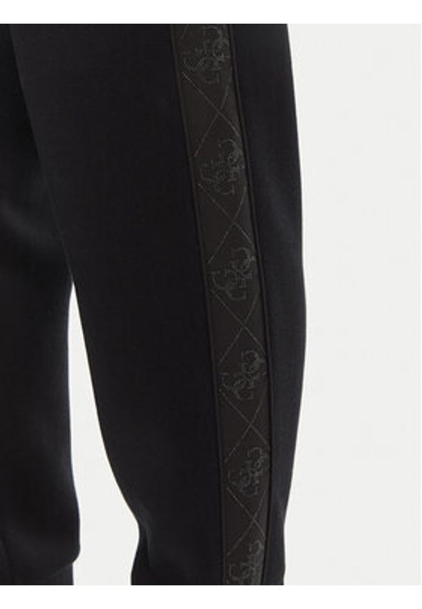Guess Spodnie dresowe W5YB11 KBYE2 Czarny Regular Fit. Kolor: czarny. Materiał: syntetyk