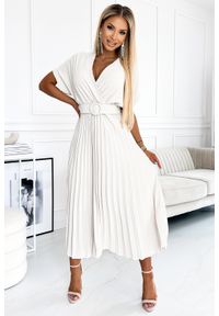 Numoco - Biała Plisowana Długa Sukienka z Kimonowymi Rękawami. Kolor: biały. Materiał: poliester. Długość: maxi