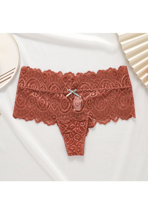 Intica - Stringi koronkowe z szerokim pasem na co dzień i okazje Chandrima. Kolor: beżowy. Materiał: koronka. Wzór: koronka