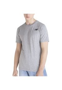 Koszulka New Balance MT11985AG - szara. Kolor: szary. Materiał: dresówka, bawełna, dzianina. Długość rękawa: krótki rękaw. Długość: krótkie