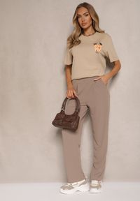 Renee - Jasnobeżowa Bawełniana Koszulka z Palmami Sunisora. Okazja: na co dzień. Kolor: beżowy. Materiał: bawełna. Wzór: aplikacja. Sezon: lato. Styl: casual #4