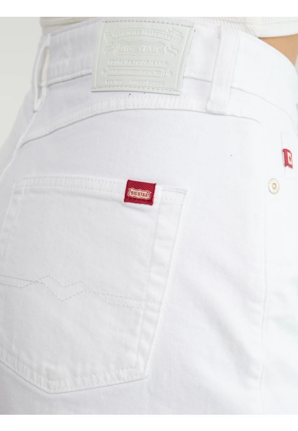 Big-Star - Szorty damskie jeansowe z kolekcji Authentic białe Authentic Girl 810. Stan: podwyższony. Kolor: biały. Materiał: jeans. Sezon: lato. Styl: klasyczny, elegancki