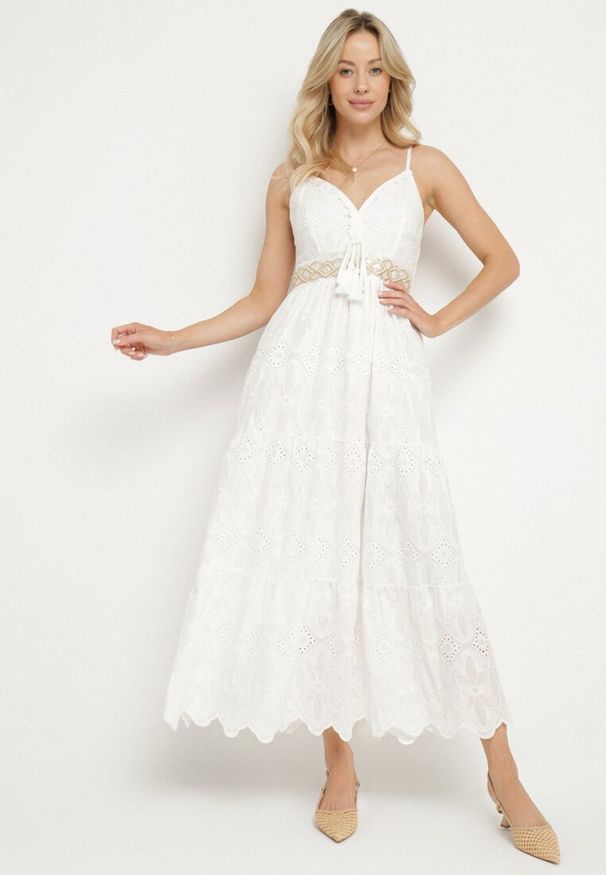 Born2be - Biała Bawełniana Sukienka na Ramiączkach Zdobiona Haftem Polaviel. Okazja: na co dzień. Typ kołnierza: dekolt w kształcie V. Kolor: biały. Materiał: bawełna. Długość rękawa: na ramiączkach. Wzór: aplikacja, haft. Styl: boho, elegancki, casual