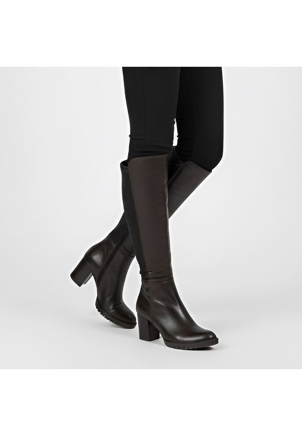 Brązowe Kozaki Grace Damskie Buty Na Obcasie. Kolor: brązowy. Materiał: materiał, skóra. Szerokość cholewki: normalna. Sezon: zima, jesień. Obcas: na obcasie. Styl: elegancki, klasyczny. Wysokość obcasa: średni