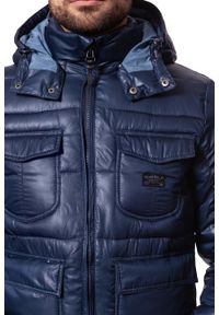 Lee - KURTKA ZIMOWA LEE LOCO PUFFER NAVY L87NWS35. Typ kołnierza: kołnierzyk stójkowy. Materiał: materiał. Sezon: zima