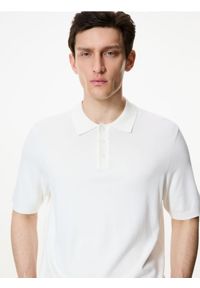 Reserved - Sweter polo z wiskozą - biały. Typ kołnierza: polo. Kolor: biały. Materiał: wiskoza #1