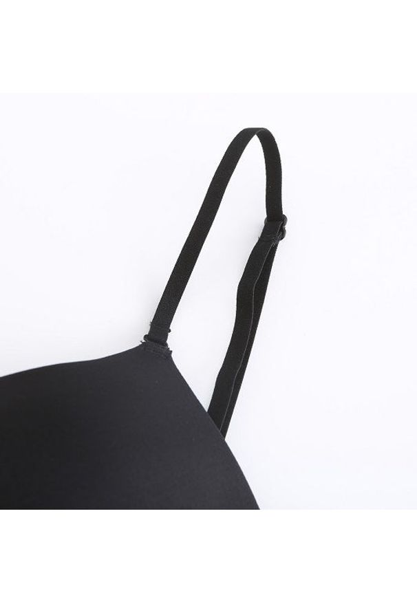 Intica - Biustonosz z fiszbinami miękki na co dzień Hanady. Kolor: biały. Materiał: materiał. Rodzaj stanika: biustonosz z fiszbinami