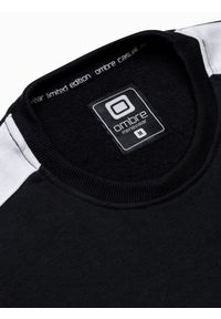Ombre Clothing - Bluza męska bez kaptura B1081 - czarna - XXL. Typ kołnierza: bez kaptura. Kolor: czarny. Materiał: bawełna, poliester. Wzór: aplikacja #2