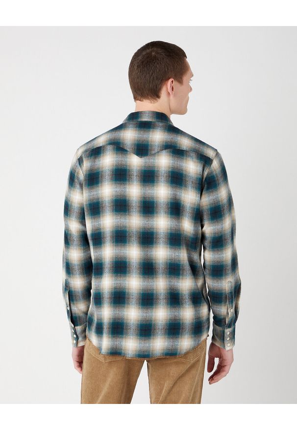 Wrangler - WRANGLER LS WESTERN SHIRT MĘSKA KOSZULA Z DŁUGIM RĘKAWEM W KRATĘ DARK MATCHA W556B3G61. Długość rękawa: długi rękaw. Długość: długie