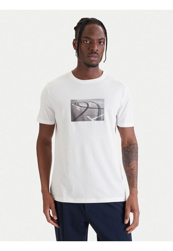 Hugo - HUGO T-Shirt Dostino 50557674 Écru Regular Fit. Kolor: kremowy. Materiał: bawełna