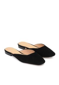 Kazar - Czarne klapki damskie. Kolor: czarny. Materiał: zamsz. Styl: elegancki, klasyczny #3