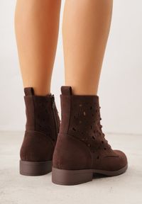 Renee - Brązowe Ażurowe Botki ze Sznurowaną Cholewką Sephylia. Okazja: na co dzień. Kolor: brązowy. Materiał: zamsz. Szerokość cholewki: normalna. Wzór: ażurowy. Styl: casual, boho #9