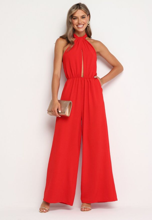 Born2be - Czerwony Kombinezon o Taliowanym Kroju Bez Rękawów Rivassina. Kolor: czerwony. Długość rękawa: bez rękawów. Długość: długie