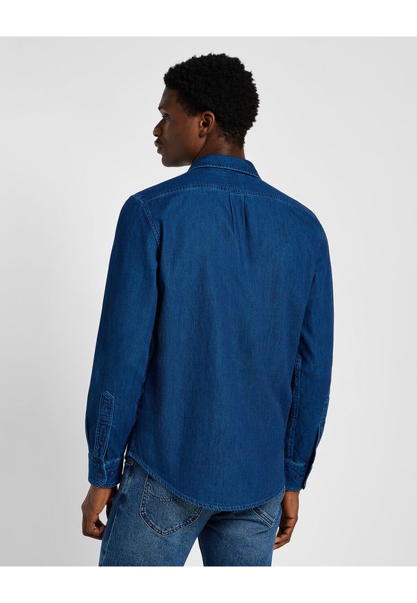 Lee - MĘSKA KOSZULA JEANSOWA LEE SURE SHIRT INKY BLUE 112355712 L66N008587. Materiał: jeans