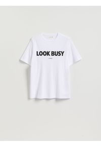 Reserved - T-shirt z nadrukiem - biały. Kolor: biały. Materiał: dzianina. Wzór: nadruk #1