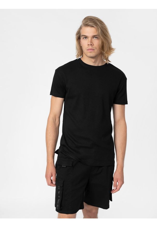 4f - T-shirt regular z prążkowanej dzianiny męski. Kolor: czarny. Materiał: dzianina, prążkowany
