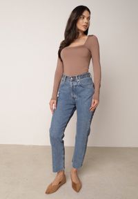 Born2be - Brązowa Elastyczna Bluzka z Kwadratowym Dekoltem z Wiskozą Doriore. Okazja: na co dzień. Typ kołnierza: dekolt kwadratowy. Kolor: brązowy. Materiał: wiskoza. Styl: elegancki, klasyczny, casual #5