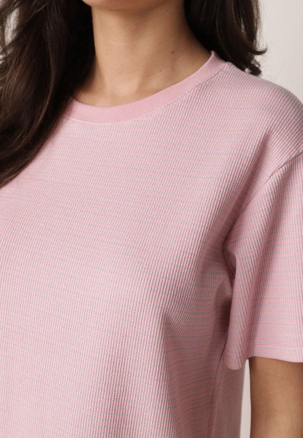 Born2be - Różowy Klasyczny T-shirt z Bawełny o Prostym Kroju Phemeni. Okazja: na co dzień. Kolor: różowy. Materiał: bawełna. Styl: klasyczny