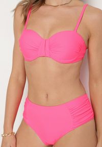 Born2be - Różowe Bikini Usztywniany Biustonosz i Figi Ozdobione Marszczeniem Eretelli. Kolor: różowy. Wzór: aplikacja #4