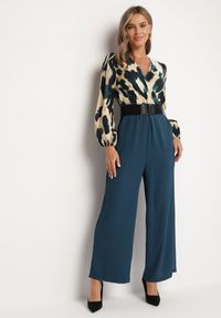 Born2be - Beżowo-Niebieski Kombinezon o Kopertowym Kroju z Dodatkowym Paskiem i Wzorzystą Górą Tinasirae. Okazja: na co dzień. Kolor: zielony. Styl: casual, elegancki #1