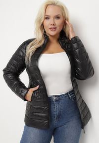 Born2be - Czarna Pikowana Kurtka z Kołnierzem i Kieszeniami Senias. Kolor: czarny. Wzór: aplikacja. Sezon: zima #6