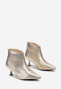 Renee - Złote Botki na Obcasie Typu Kaczuszka z Noskiem w Szpic Ecelini. Zapięcie: zamek. Kolor: złoty. Sezon: jesień, zima. Obcas: na obcasie. Wysokość obcasa: średni #2