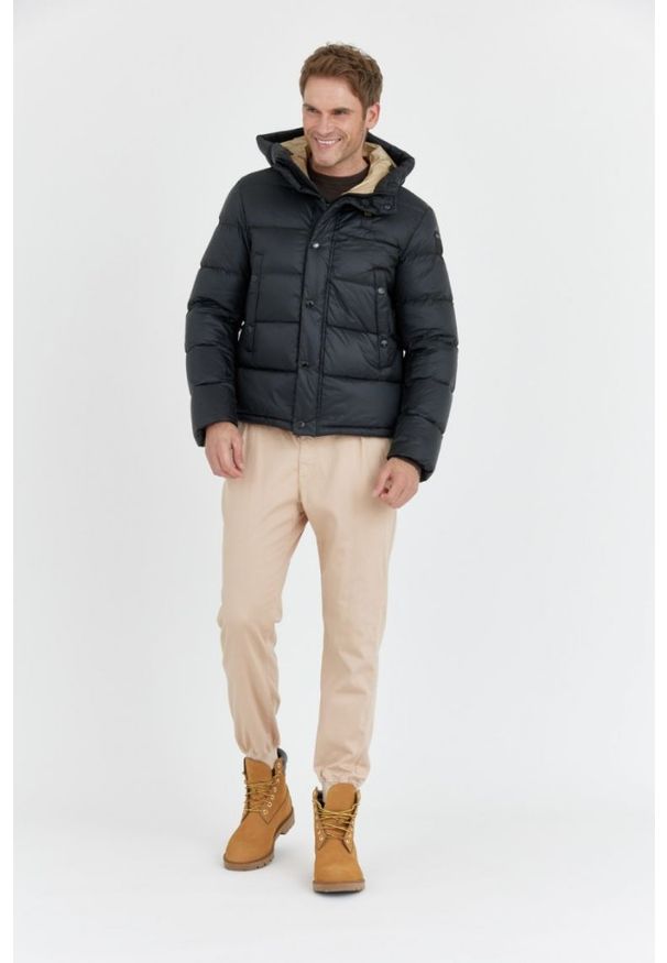 Blauer USA - BLAUER Czarna puchowa kurtka męska Tracy z kapturem. Typ kołnierza: kaptur. Kolor: czarny. Materiał: puch
