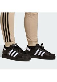 Adidas - adidas Spodnie dresowe adicolor SST KE2864 Beżowy Regular Fit. Kolor: beżowy. Materiał: syntetyk #4