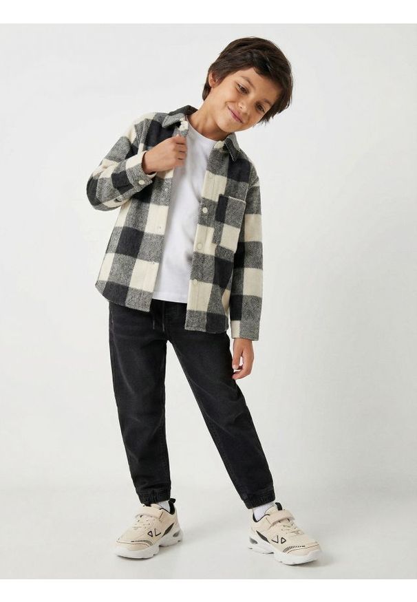 Sinsay - Bawełniane jeansy jogger - czarny. Kolor: czarny