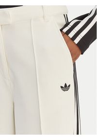 Adidas - adidas Spodnie materiałowe Sport Tailored KC9089 Biały Wide Leg. Kolor: biały. Materiał: syntetyk. Styl: sportowy #5