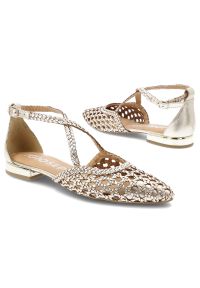 Hot Potatoes by Gioseppo - Czółenka damskie Gioseppo, płaska podeszwa pleciona struktura pasek w kształcie litery T regulowane zapięcie stabilne dopasowanie lekka forma subteln. Zapięcie: pasek. Kolor: srebrny. Wzór: ażurowy. Sezon: lato. Obcas: na płaskiej podeszwie. Styl: elegancki #7